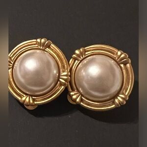 Oscar de la Renta Vintage Pearl & Golden Clip On Earrings